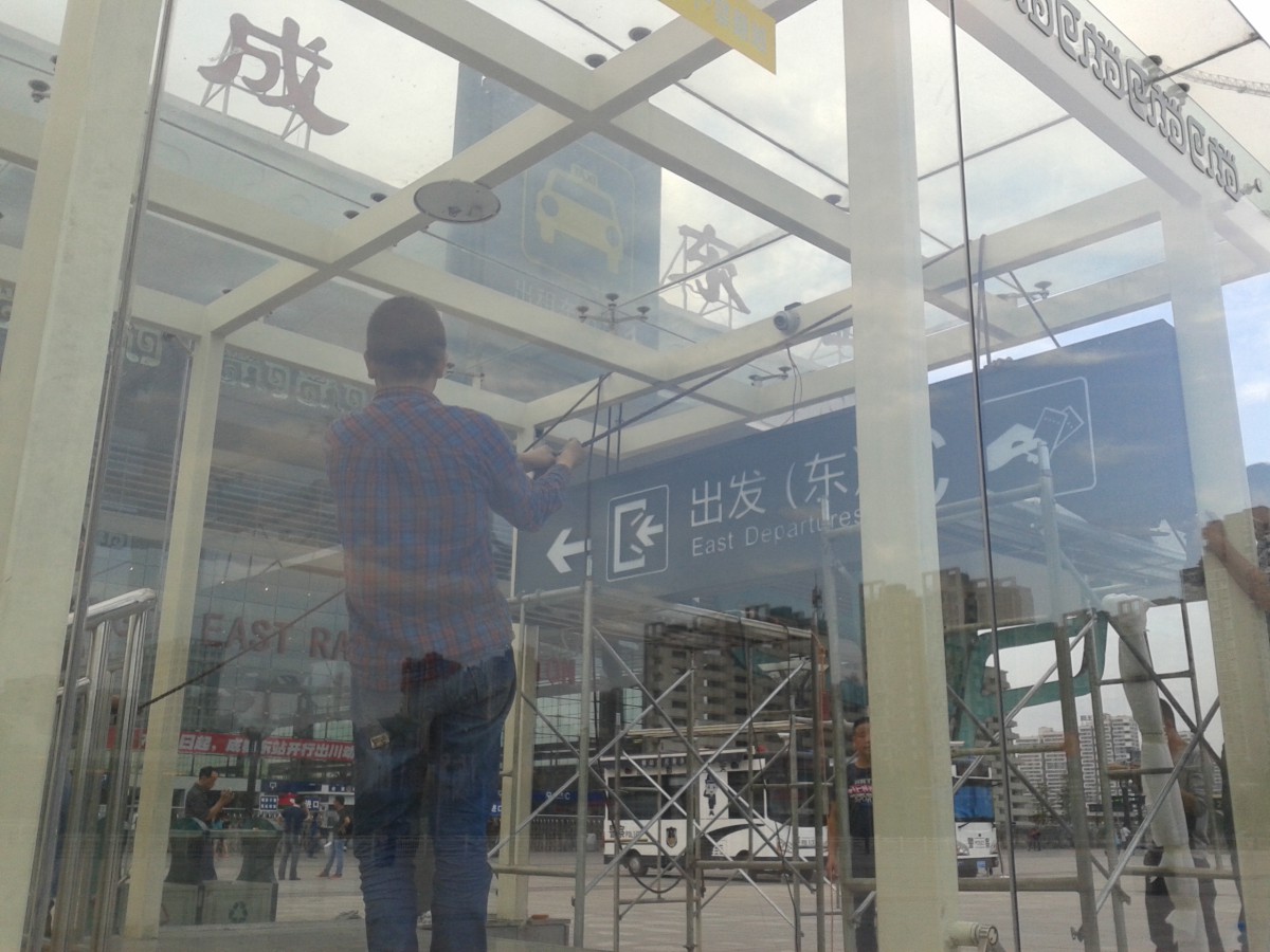 成都东站导视工程案例005.JPG